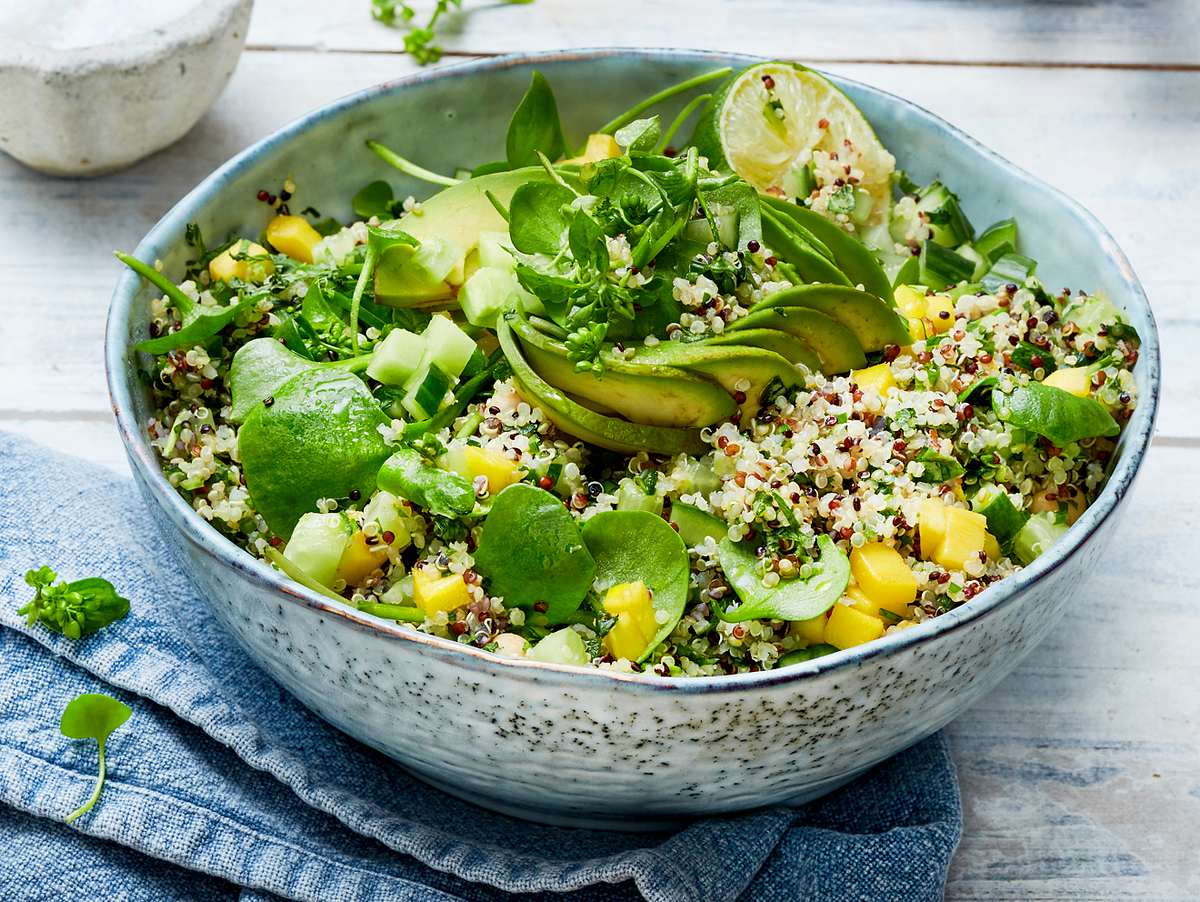 Quinoa-Avocado-Bowl „Grüner geht immer“ Rezept