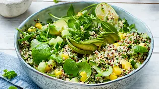 Quinoa-Avocado-Bowl „Grüner geht immer“ Rezept - Foto: LECKER @ Bauer Media Group Quinoa-Avocado-Bowl „Grüner geht immer“ Rezept - Foto: LECKER @ Bauer Media Group