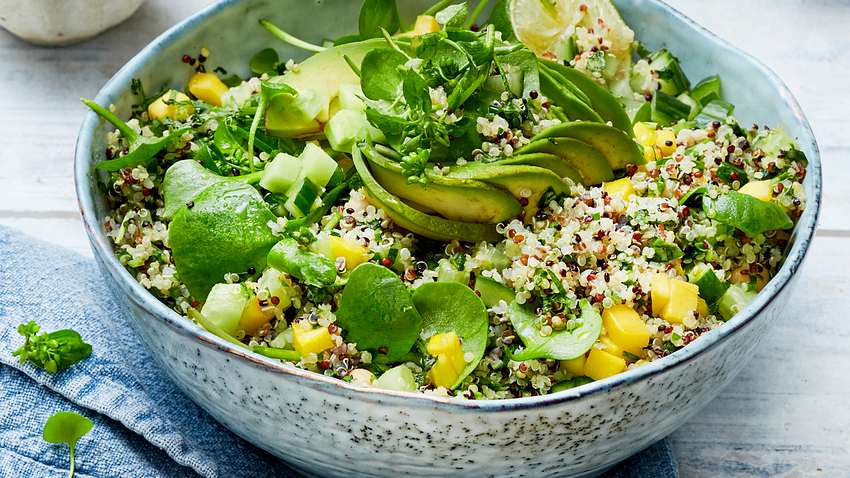Quinoa-Avocado-Bowl „Grüner geht immer“ Rezept - Foto: House of Food / Bauer Food Experts KG