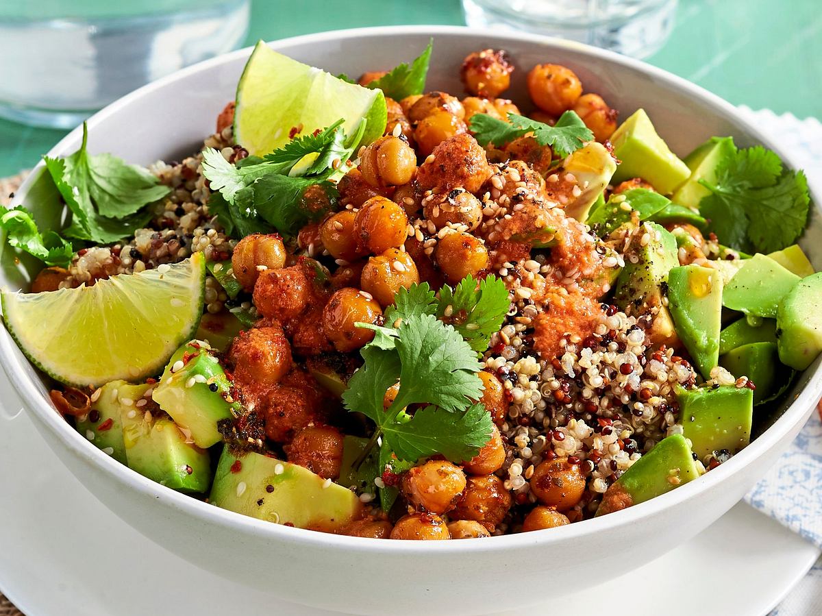 Quinoa-Avocado-Bowl zum Feierabend Rezept