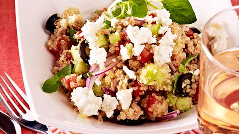 Quinoa mit Feta, Thunfisch und Oliven Rezept - Foto: House of Food / Bauer Food Experts KG