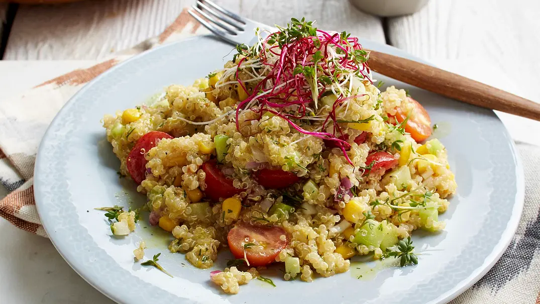 Quinoa-Salat Rezept - Foto: LECKER @ Bauer Media Group Quinoa-Salat Rezept - Foto: LECKER @ Bauer Media Group