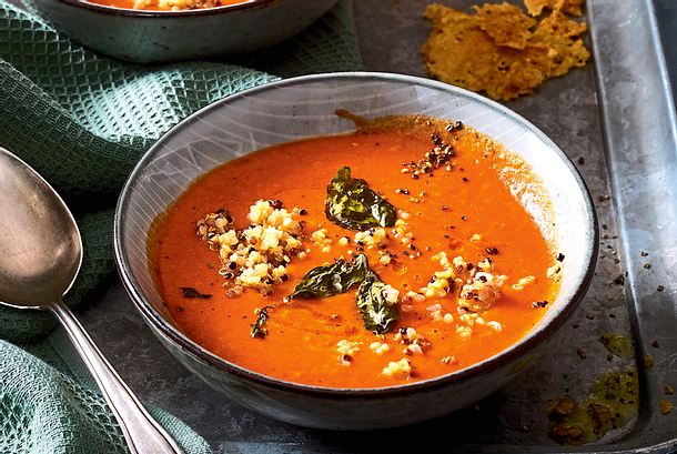 Quinoa-Tomatensuppe mit Knusper-Upgrade Rezept Quinoa-Tomatensuppe mit Knusper-Upgrade Rezept