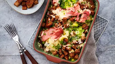 Raclette-Auflauf mit Brot-Crunch Rezept - Foto: LECKER @ Bauer Media Group