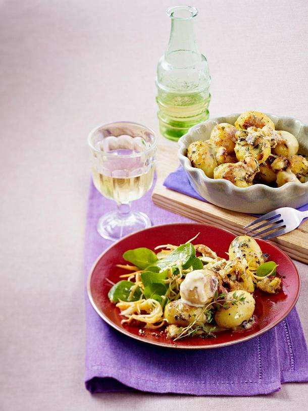 Raclettekartoffeln mit Spinatsalat Rezept | LECKER