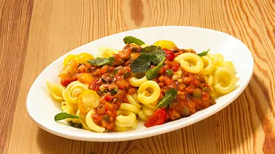 Rädchen mit Ratatouillesoße (Pastasoße) Rezept - Foto: LECKER @ Bauer Media Group