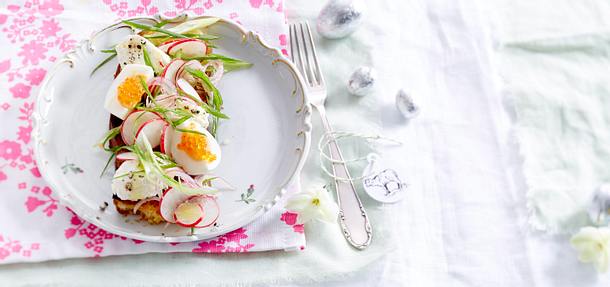 Radieschen-Salat mit Mascarpone-Nocken auf Röstbrot Rezept