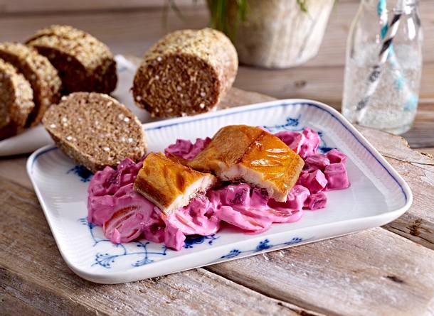 Räuchermakrele auf Rote-Bete-Salat Rezept Räuchermakrele auf Rote-Bete-Salat Rezept