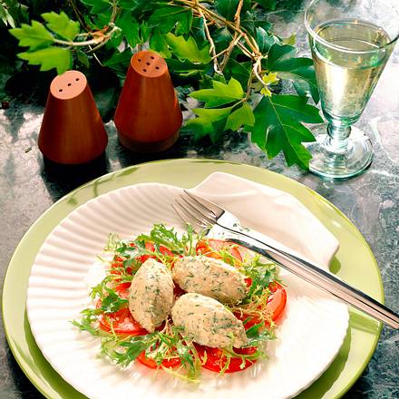 Räuchermakrelenmousse auf Tomaten Rezept Räuchermakrelenmousse auf Tomaten Rezept