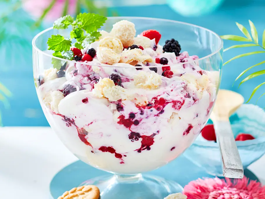 Raffaello-Quark mit Beeren Rezept Raffaello-Quark mit Beeren Rezept