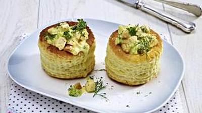 Ragout fin mit Lachs, Brokkoli, Curry und Erdnusskernen Rezept - Foto: House of Food / Bauer Food Experts KG