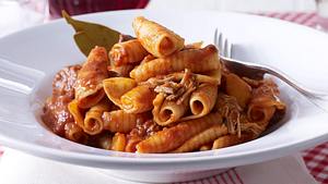 Ragu alla Napoletana con fusilli (Rindfleischragout mit Pici) Rezept - Foto: House of Food / Bauer Food Experts KG