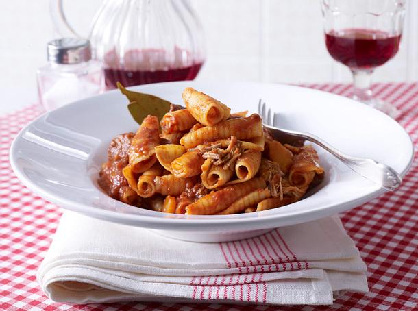 Ragù alla napoletana mit Castellane-Nudeln Rezept