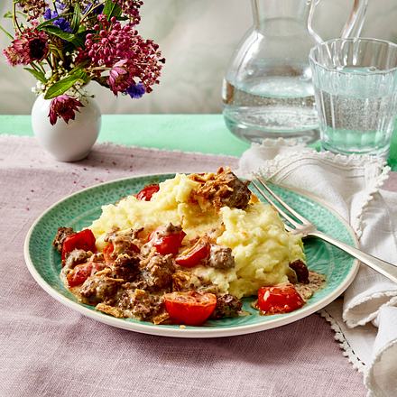 Rahm-Bolo mit Kartoffelpüree Rezept