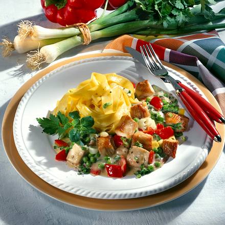 Rahm-Gulasch mit Paprika und Erbsen Rezept Rahm-Gulasch mit Paprika und Erbsen Rezept