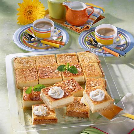 Rahm-Käsekuchen mit Mandeln & Kokos Rezept Rahm-Käsekuchen mit Mandeln & Kokos Rezept