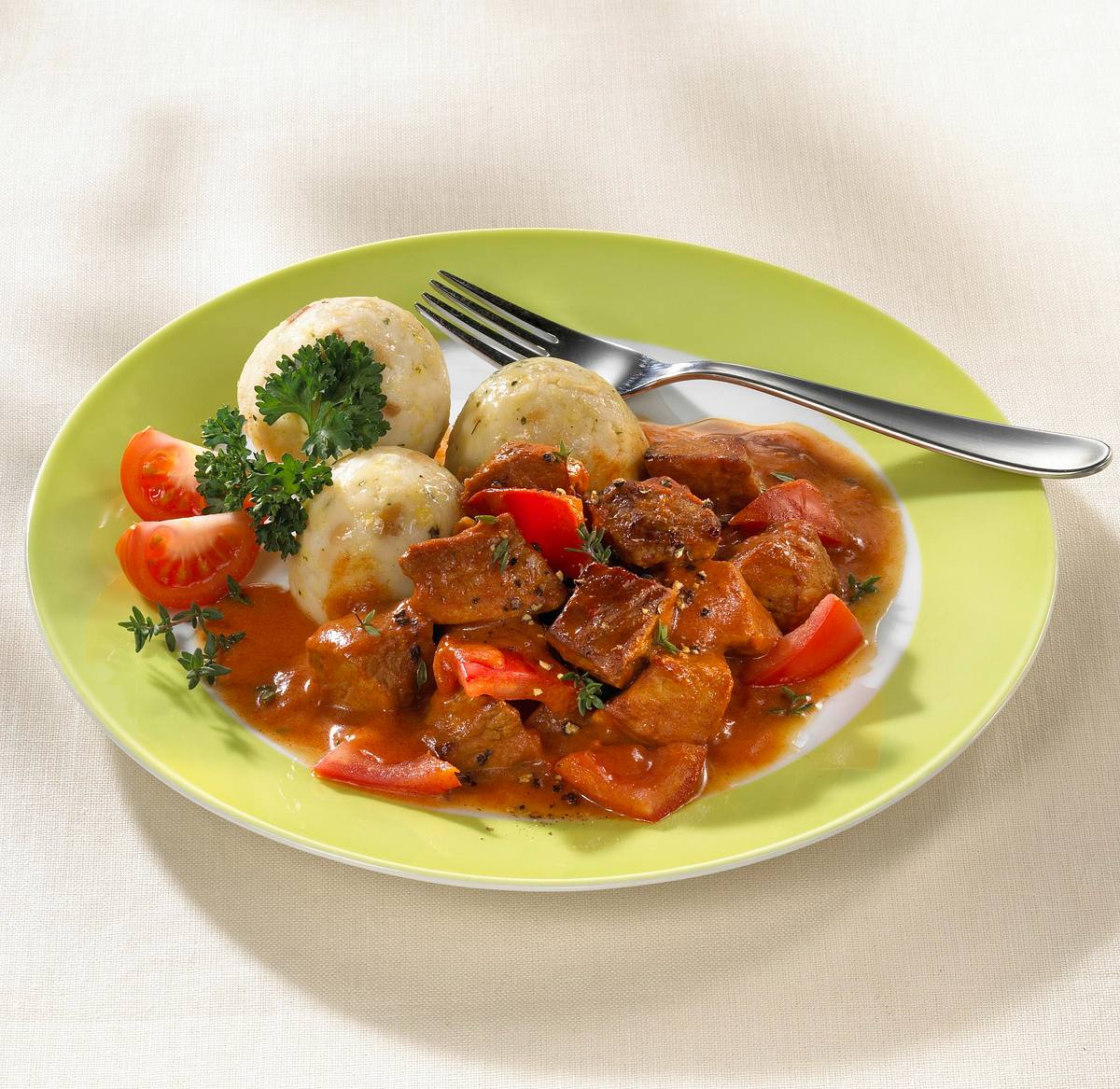 Rahmgulasch mit Semmelknödel Rezept