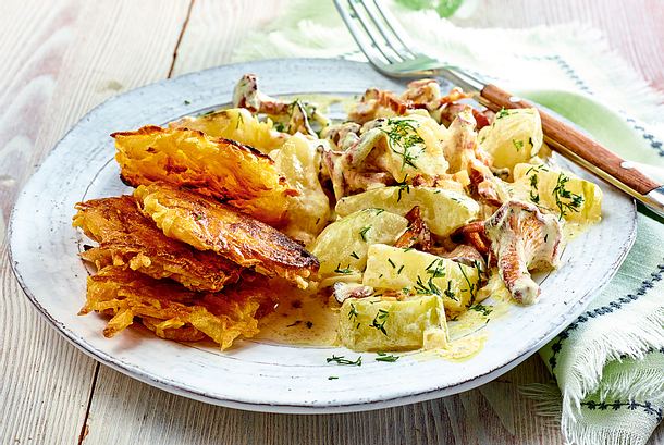 Rahmiges Schmorgurkenragout zu krossen Röstitalern Rezept Rahmiges Schmorgurkenragout zu krossen Röstitalern Rezept
