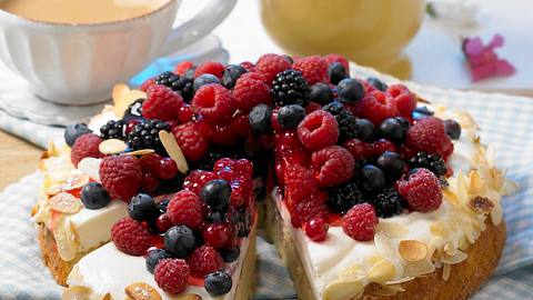 Rahmkuchen mit Beeren Rezept - Foto: House of Food / Bauer Food Experts KG