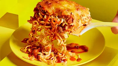 Ramen- Lasagne Rezept - Foto: LECKER @ Bauer Media Group