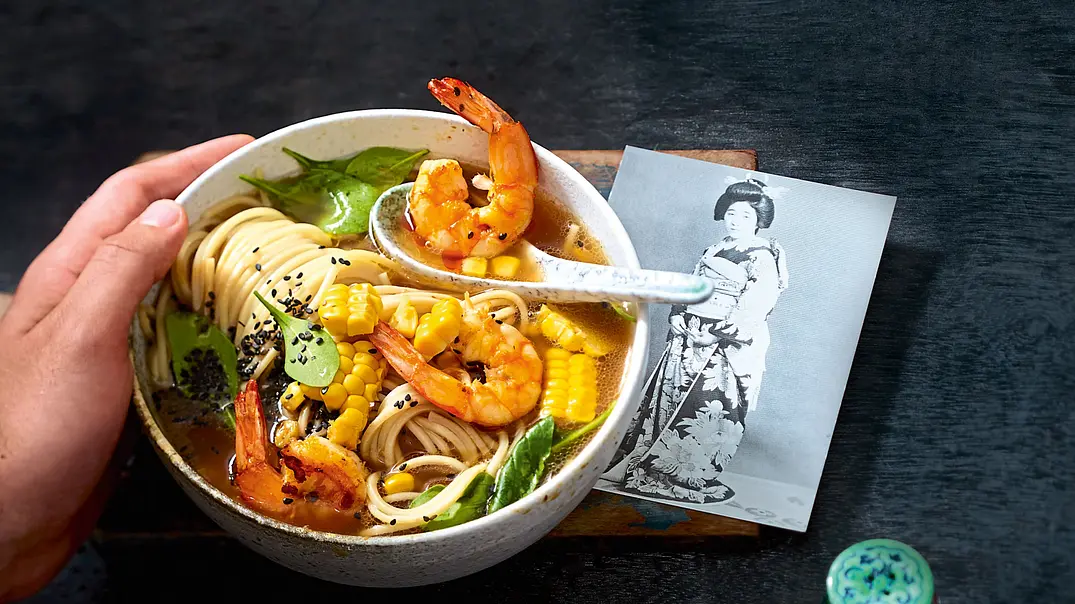 Ramen mit Garnelen Rezept - Foto: LECKER @ Bauer Media Group Ramen mit Garnelen Rezept - Foto: LECKER @ Bauer Media Group