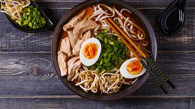 Ramen Schüssel - Foto: iStock/tbralnina