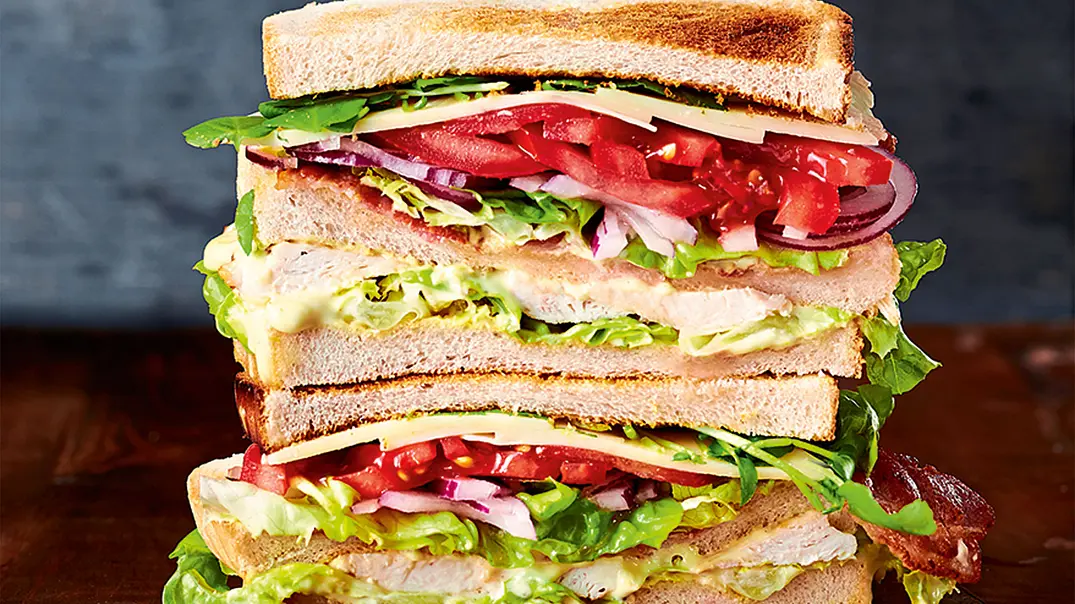 Rasantes Clubsandwich Rezept - Foto: LECKER @ Bauer Media Group Rasantes Clubsandwich Rezept - Foto: LECKER @ Bauer Media Group
