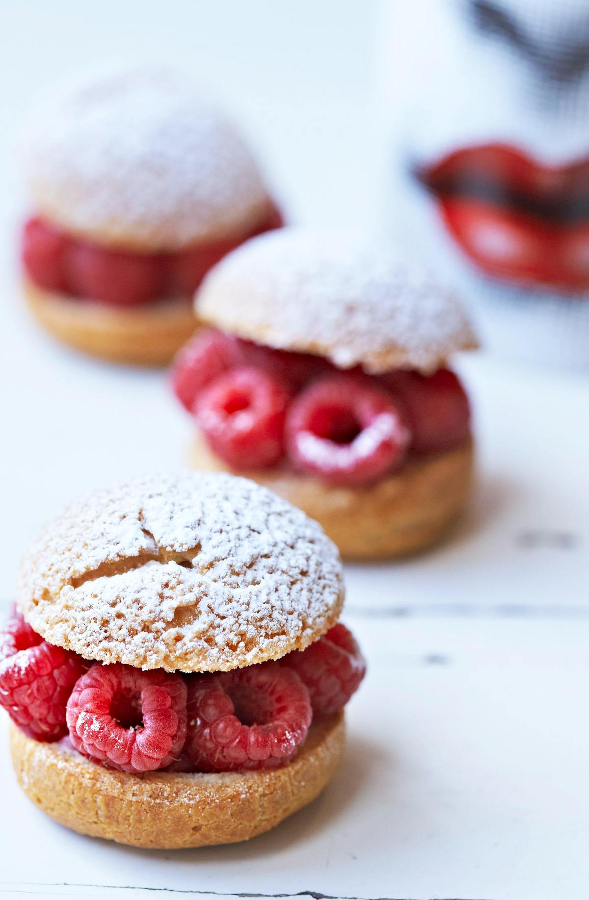 Raspberry Choux with Craquelins Rezept