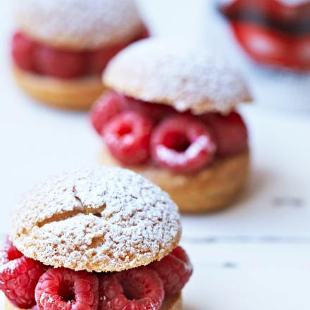 Raspberry Choux with Craquelins Rezept Raspberry Choux with Craquelins Rezept