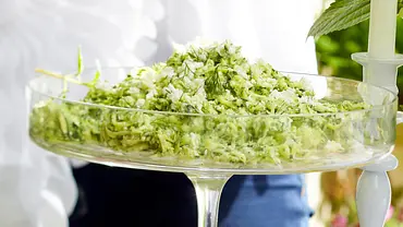Raspelsalat mit Zucchini und Feta Rezept - Foto: LECKER @ Bauer Media Group Raspelsalat mit Zucchini und Feta Rezept - Foto: LECKER @ Bauer Media Group