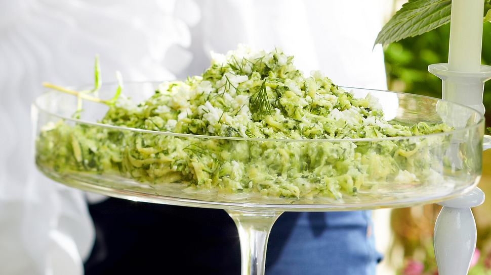 Raspelsalat mit Zucchini und Feta Rezept - Foto: House of Food / Bauer Food Experts KG