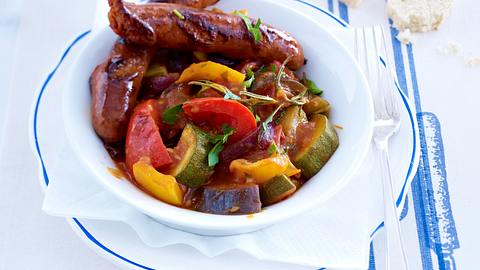Ratatouille mit Merguez (Schmorgemüse mit Lammbratwürstchen) Rezept - Foto: House of Food / Bauer Food Experts KG