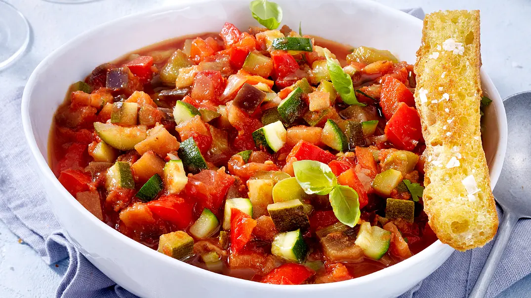 Ratatouille-Rezept - Foto: LECKER @ Bauer Media Group Ratatouille-Rezept - Foto: LECKER @ Bauer Media Group