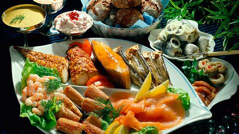 Räucherfischplatte mit Vollkornbrötchen Rezept - Foto: Klemme