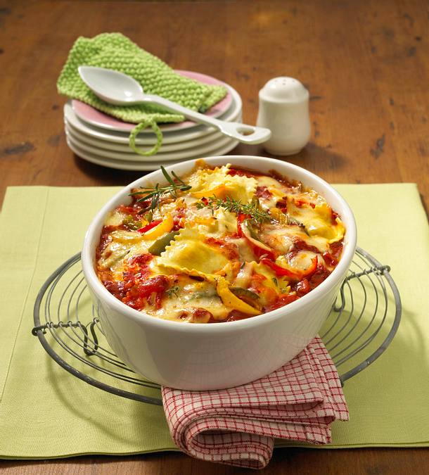 Kürbis-Ravioli-Auflauf mit Schinken und Käse