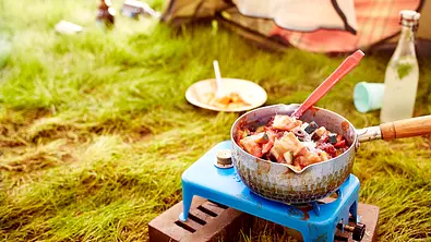 Ravioli aus der Dose mit Paprika und Zucchini Rezept - Foto: LECKER @ Bauer Media Group