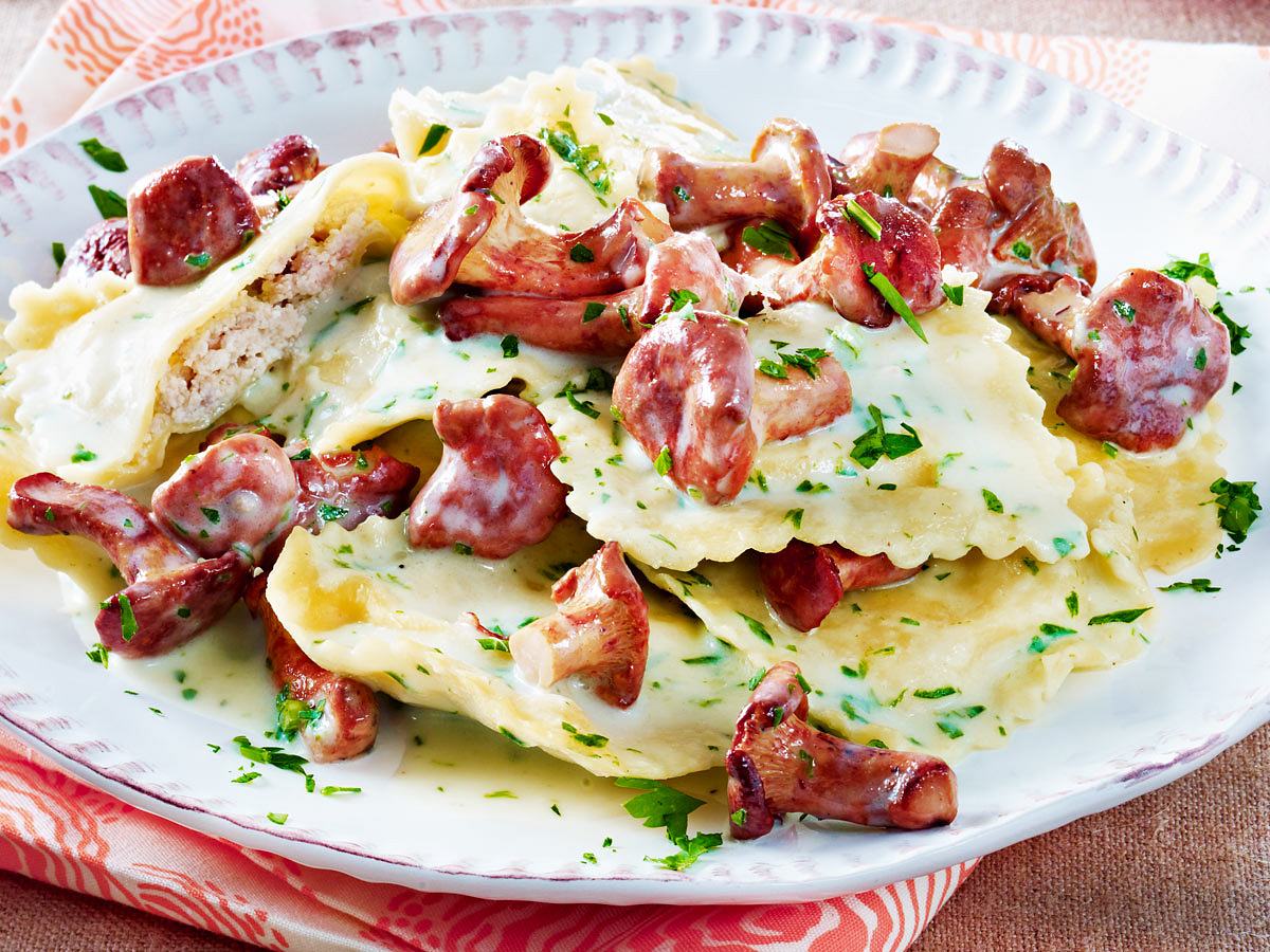 Ravioli in leichtem Kräuterrahm mit Pfifferlingen Rezept