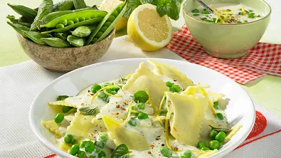 Ravioli in Zitronen-Sahnesoße Rezept - Foto: LECKER @ Bauer Media Group