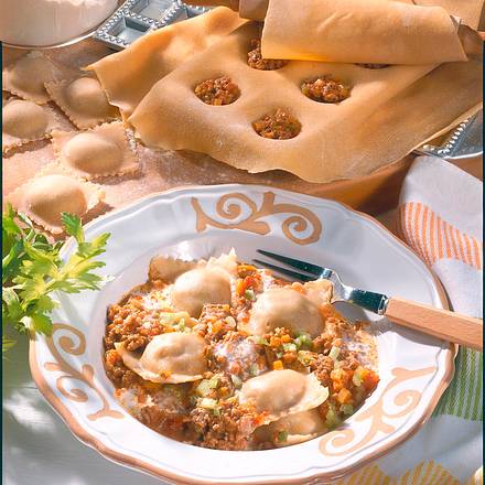 Ravioli mit Bolognesefüllung Rezept Ravioli mit Bolognesefüllung Rezept