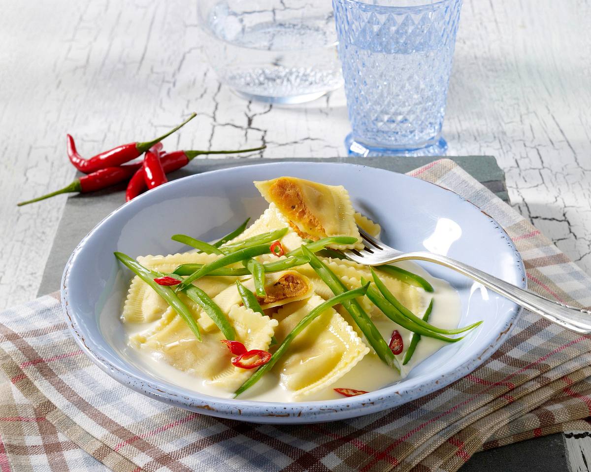 Ravioli mit grünen Bohnen auf Ziegenfrischkäsesoße Rezept