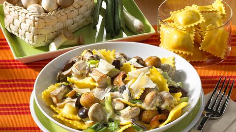 Ravioli mit Pilz-Sahne-Soße Rezept - Foto: House of Food / Bauer Food Experts KG