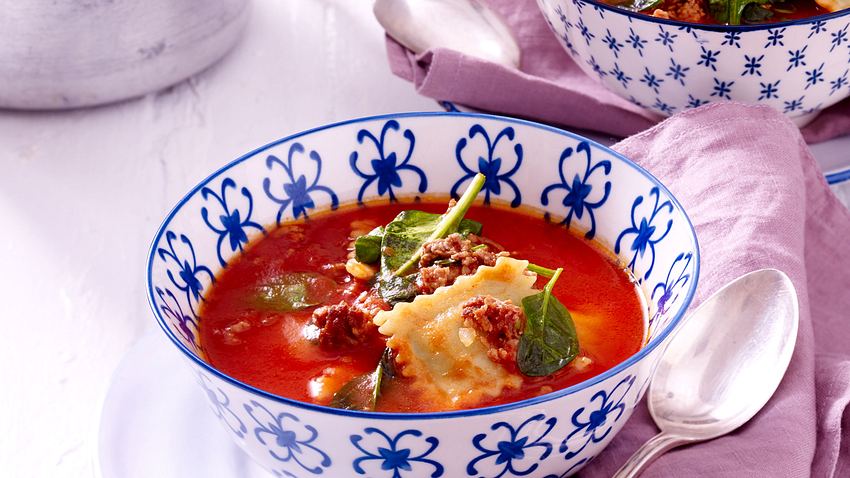 Ravioli-Suppe mit Hack Rezept - Foto: House of Food / Bauer Food Experts KG