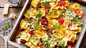 Ravioli vom Blech Rezept - Foto: LECKER @ Bauer Media Group