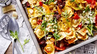 Ravioli vom Blech Rezept - Foto: LECKER @ Bauer Media Group Ravioli vom Blech Rezept - Foto: LECKER @ Bauer Media Group