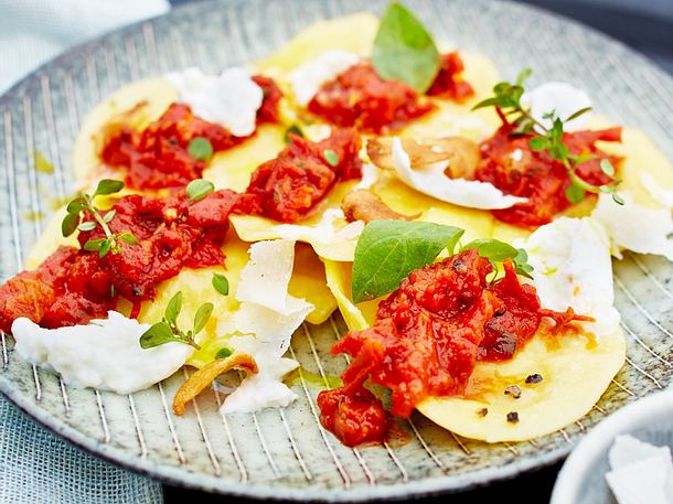 Raviolitaler mit Tomatensugo Rezept Raviolitaler mit Tomatensugo Rezept
