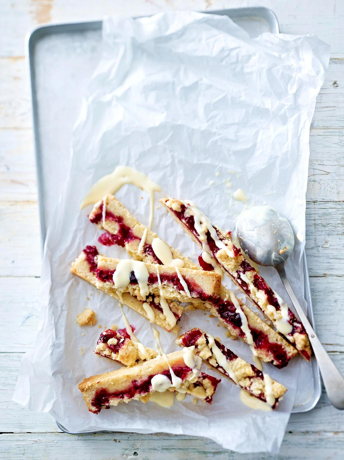 Red Berry Crumble Bars Rezept