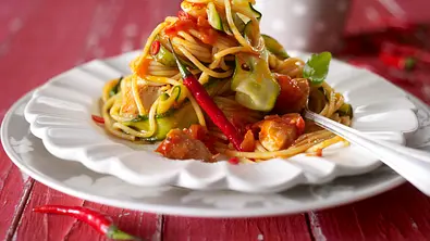 Red Hot Chili Pasta Rezept - Foto: LECKER @ Bauer Media Group