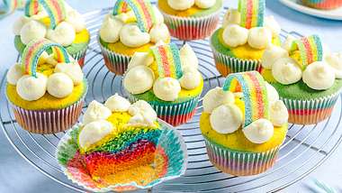 Regenbogen-Muffins Rezept - Foto: ShowHeroes