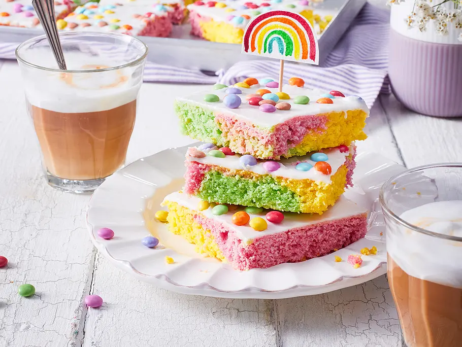 Regenbogenkuchen vom Blech Rezept Regenbogenkuchen vom Blech Rezept