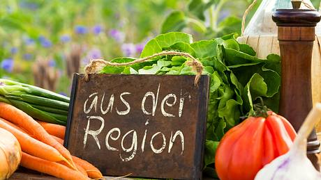 Obst und Gemüse regional einkaufen - Foto: Miriam Doerr - Fotolia
